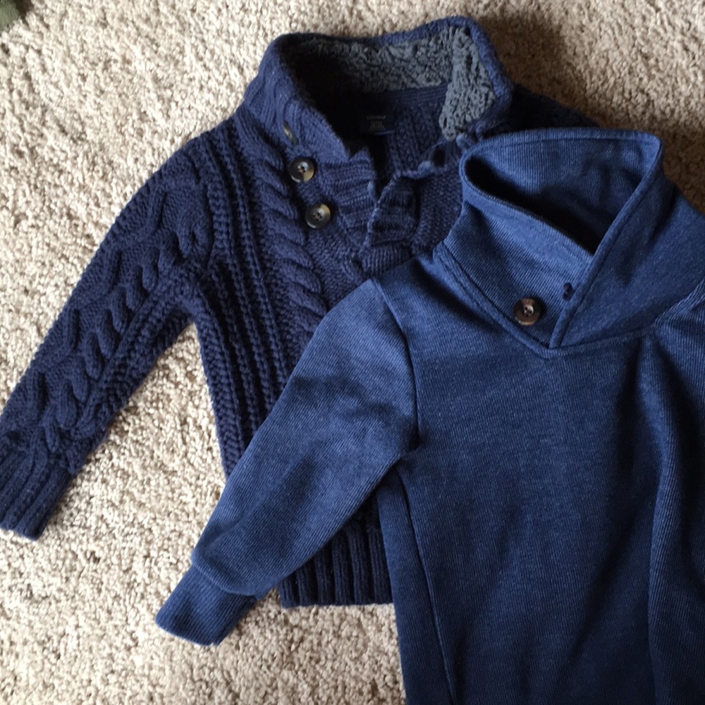 SOLD ⭐️2 winter sweaters 18 month